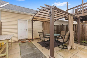 IAD area Apartment with garage parking and Patio in backyard